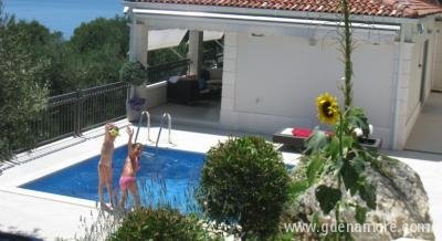 Vila sa bazenom, privatni smeštaj u mestu Brela, Hrvatska